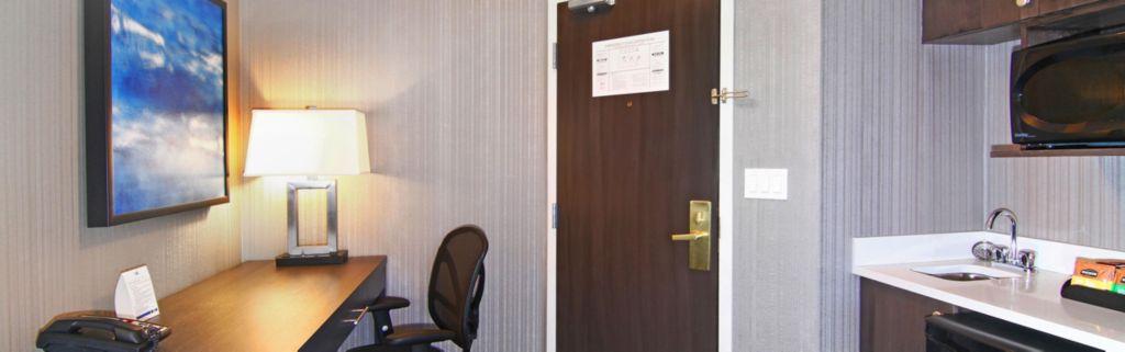 Holiday Inn Express And Suites Calgary By Ihg Extérieur photo