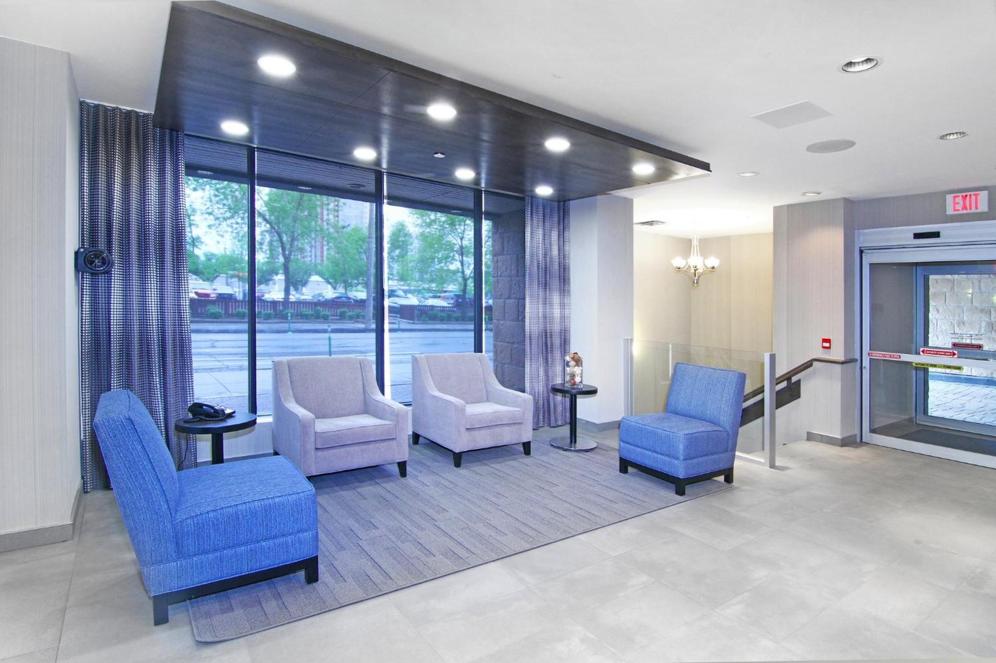 Holiday Inn Express And Suites Calgary By Ihg Extérieur photo