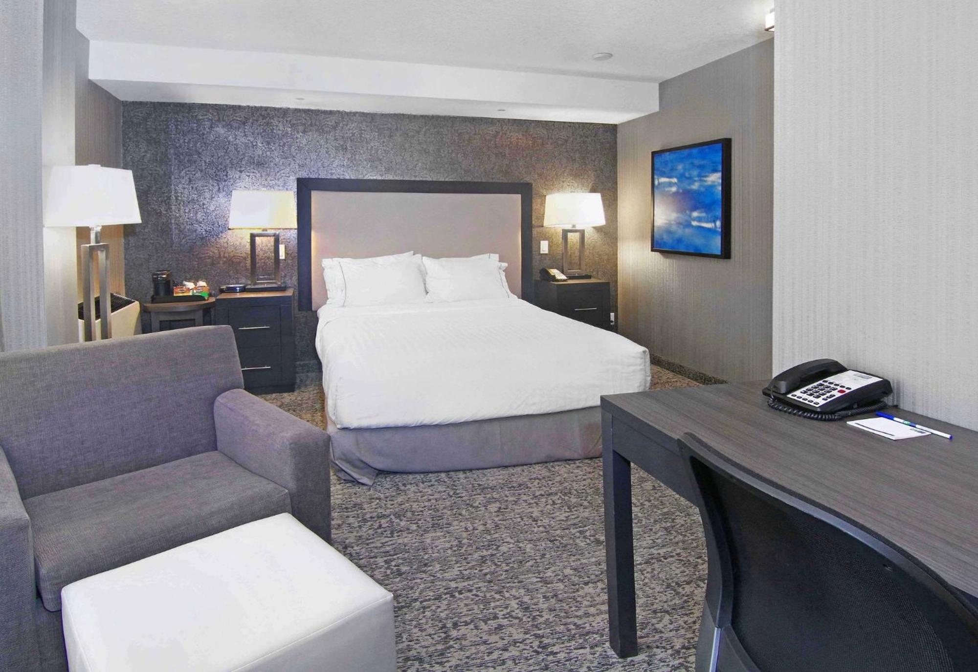 Holiday Inn Express And Suites Calgary By Ihg Extérieur photo