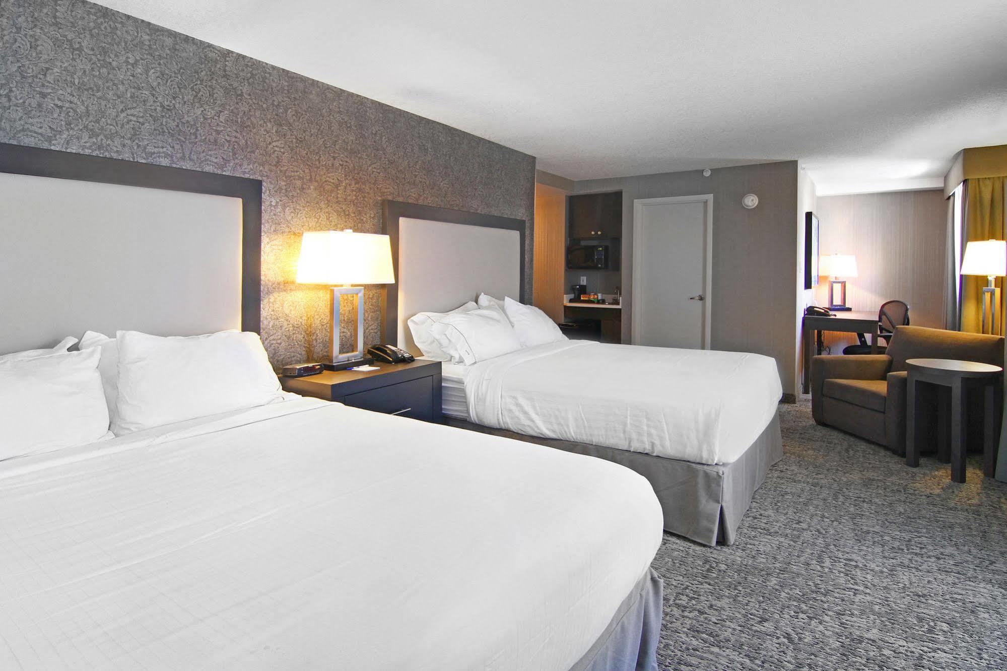 Holiday Inn Express And Suites Calgary By Ihg Extérieur photo